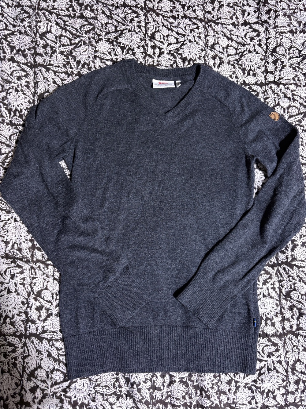 Fjallraven Women’s medium Sormland Merino Gray V-Neck Sweater
